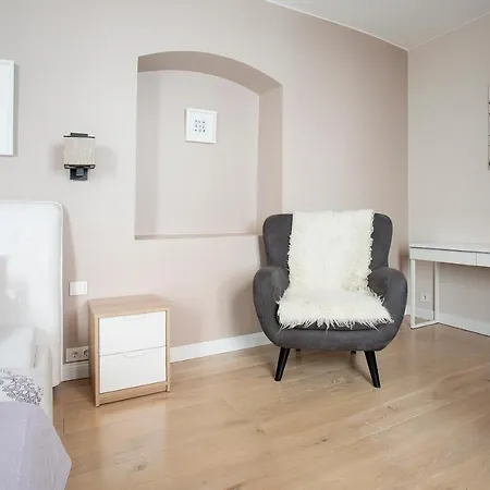 Baron's Town Hall Apartment